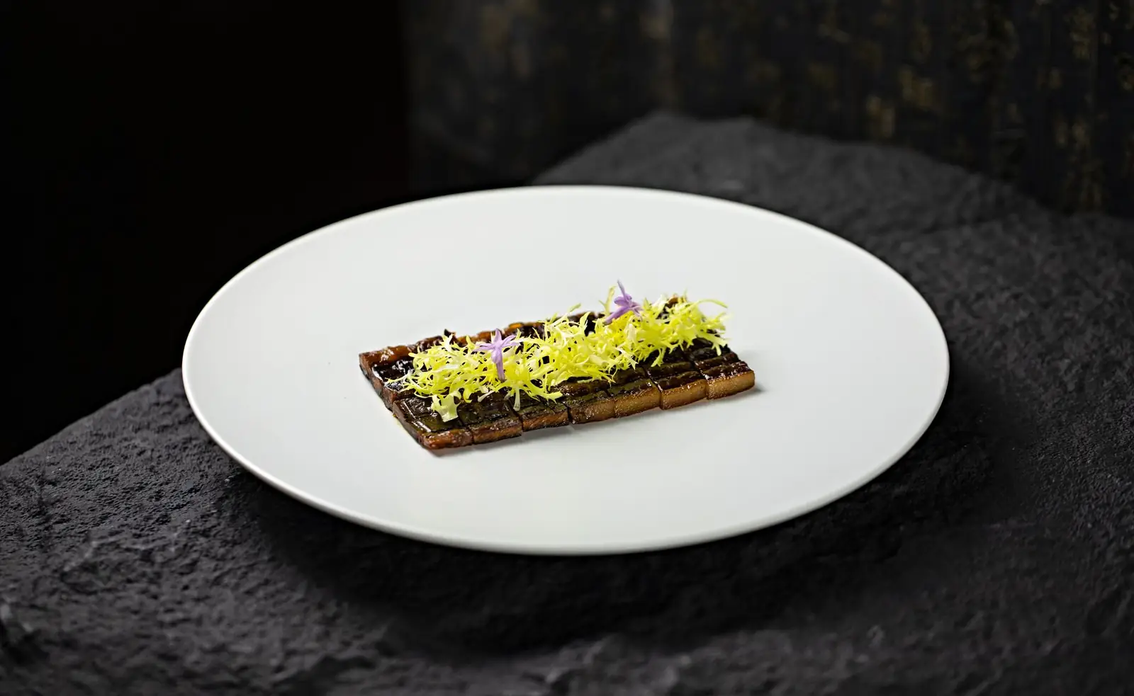 Fine dining at Navquorin Luxe Haven